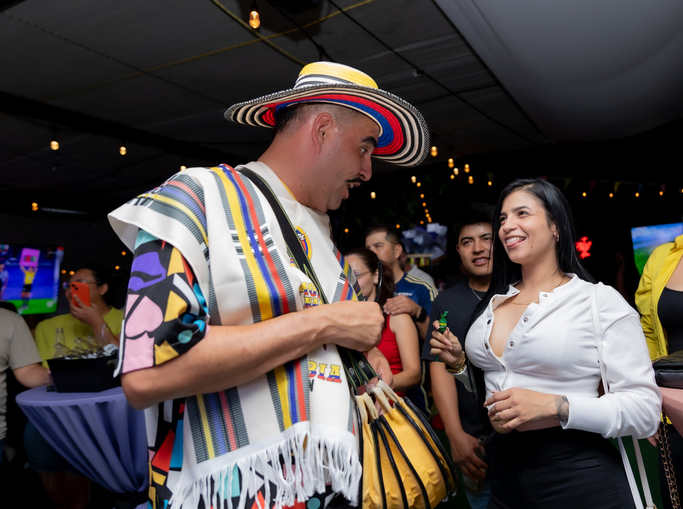 Traditional Colombian dancer in sombrero vueltiao